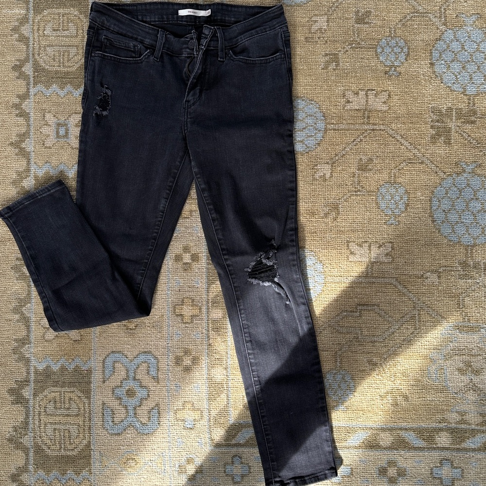 Levi’s 711 Black Skinny Jeans Size 28